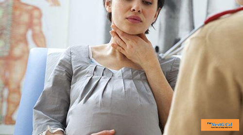 Bị viêm họng khi mang thai 3 tháng đầu