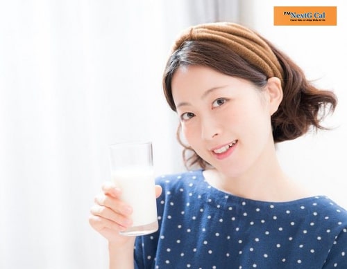 sau sinh có nên uống sữa tươi không đường