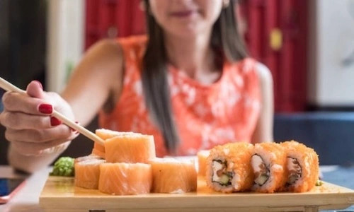 mẹ bầu ăn sushi được không