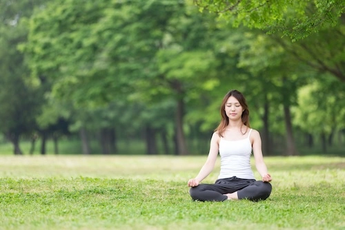 bị gãy xương rồi có nên đi dạo ngoài trời