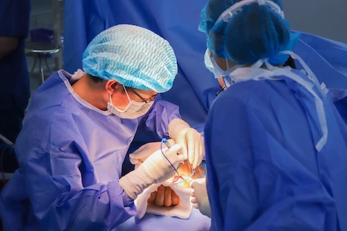 gãy xương nên mổ hay bó bột sẽ tốt hơn